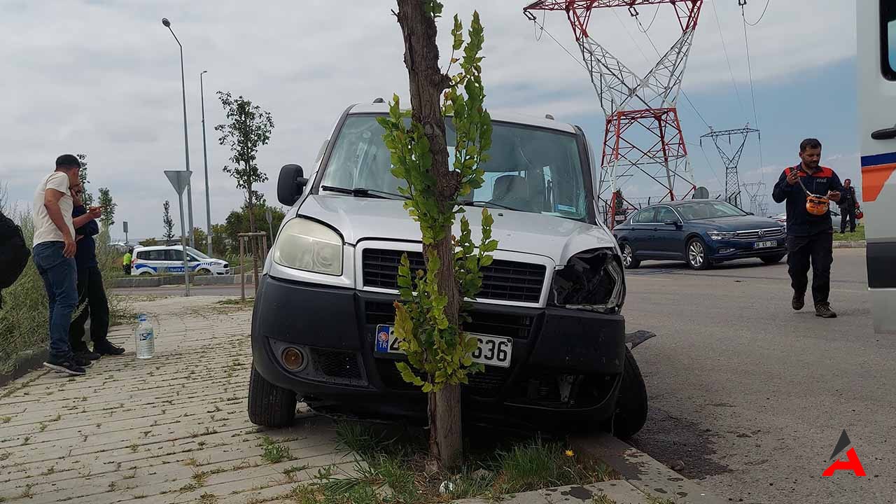 Erzurum'da Araçla Çarpıştı