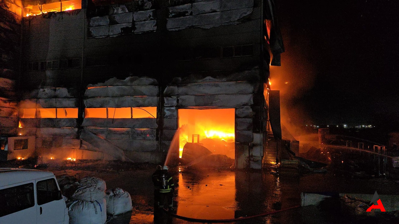 Tekirdağ'da Kozmetik Fabrikasında Korkutan Yangın