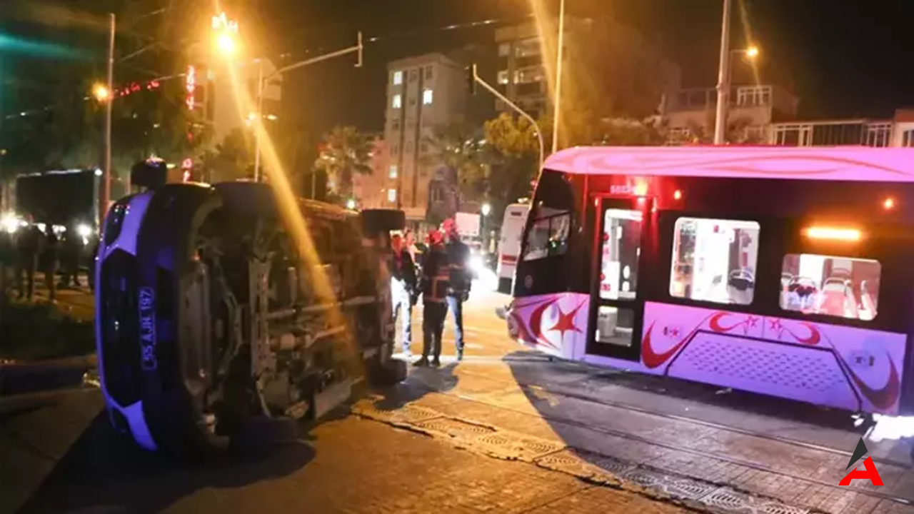 Ambulans ile Tramvay Çarpıştı: Samsun’da Feci Kaza, 3’ü Sağlık Çalışanı 4 Yaralı!