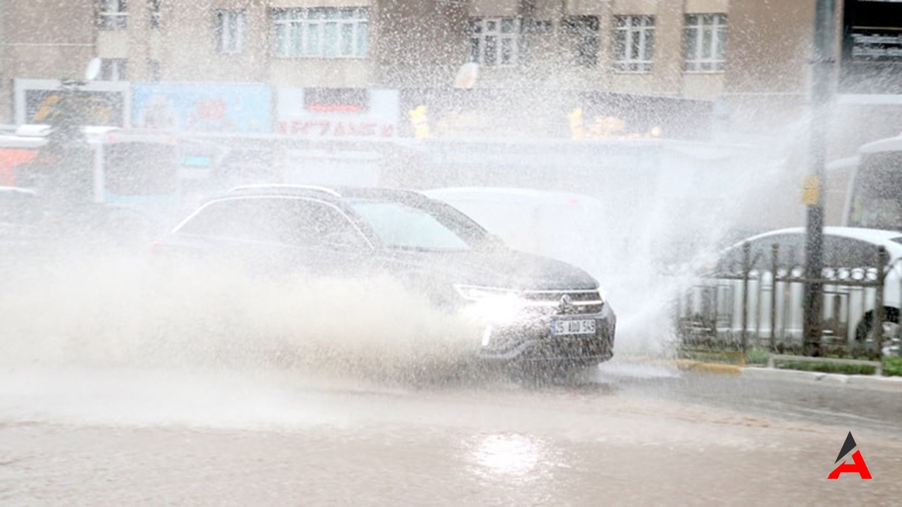 Erzurum’da Sağanak Yağış Hayatı Felç Etti: Evleri Su Bastı, Araçlar Mahsur Kaldı