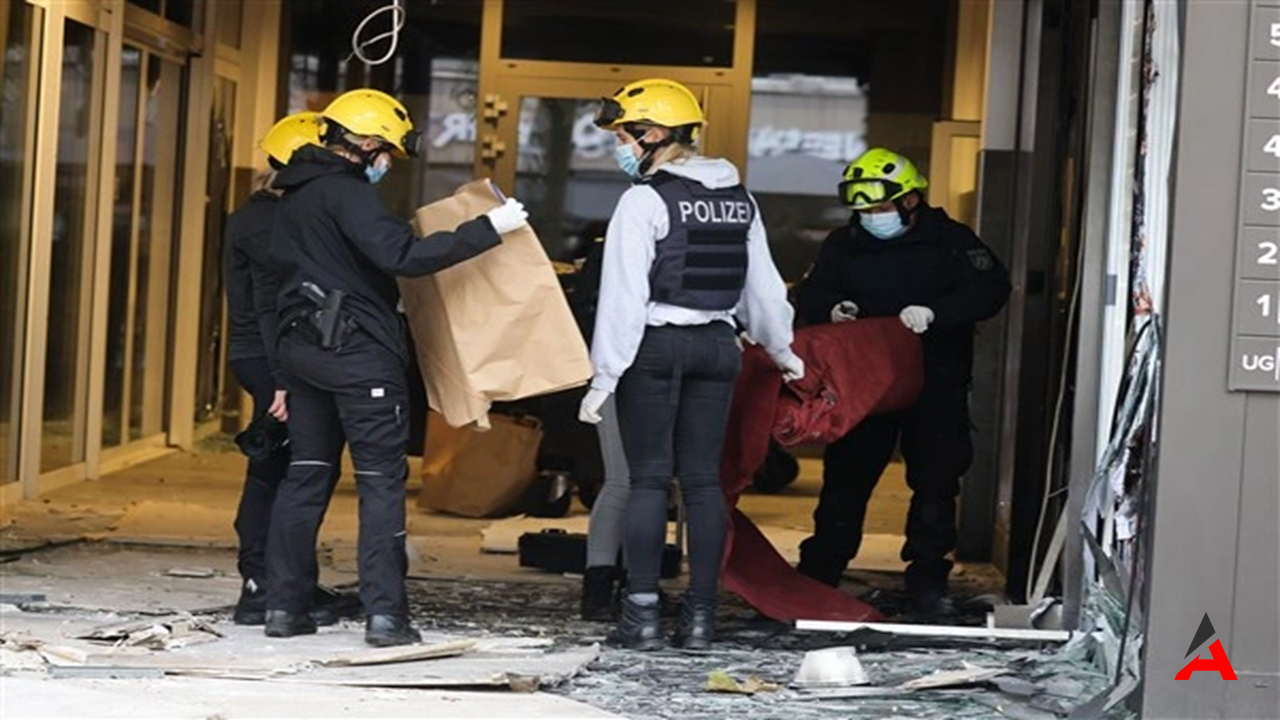 Köln’de Türk Eğlence Mekanında Patlama: Temizlik Görevlisi Yaralandı, Şüpheli Paket Alarmı!