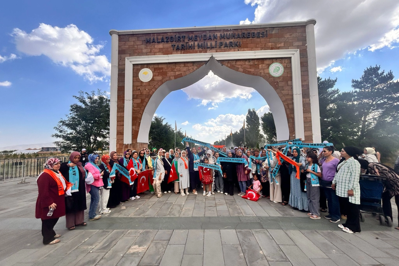 Mardinli AK Kadınlar Malazgirt’te Gövde Gösterisinde Bulundu