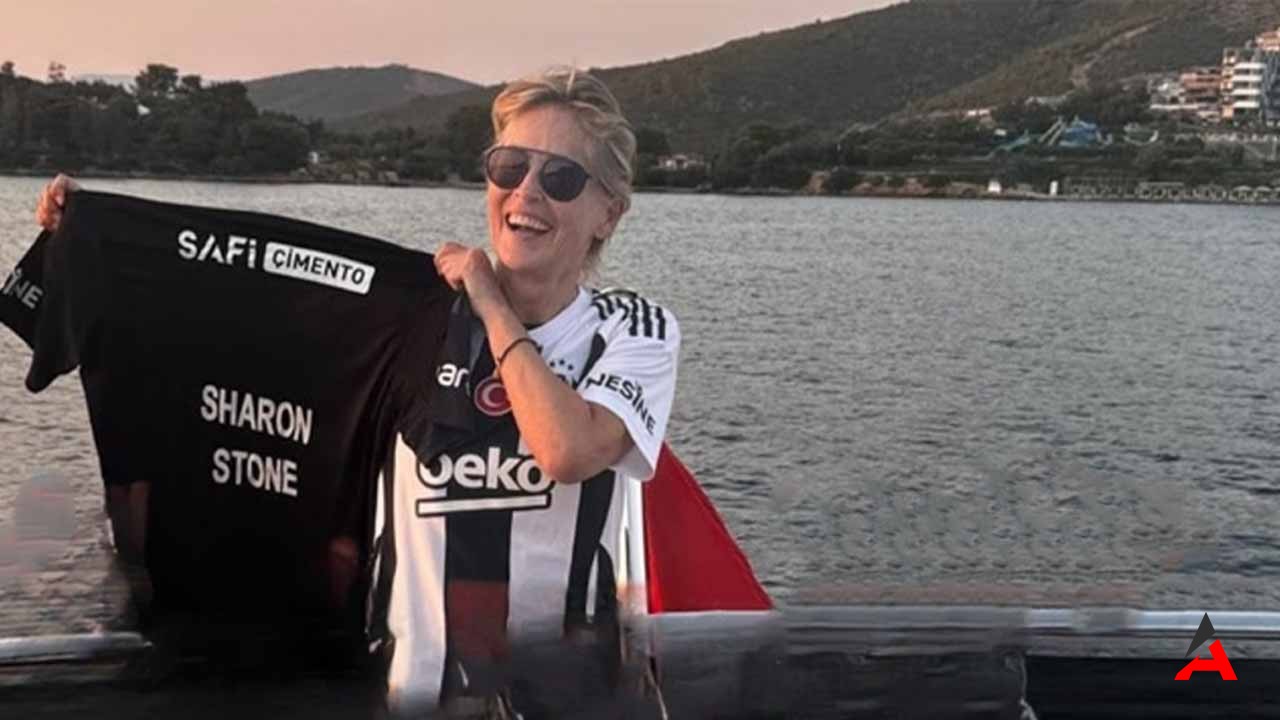 Sharon Stone Türkiye’de Beşiktaş Formasıyla Fırtına Gibi Esti!