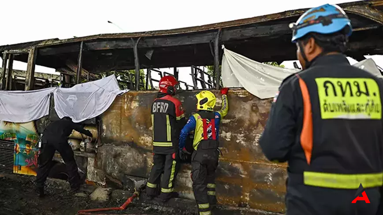 Tayland’da Facia: Okul Gezisi Otobüsü Alev Aldı, En Az 20 Kişi Hayatını Kaybetti